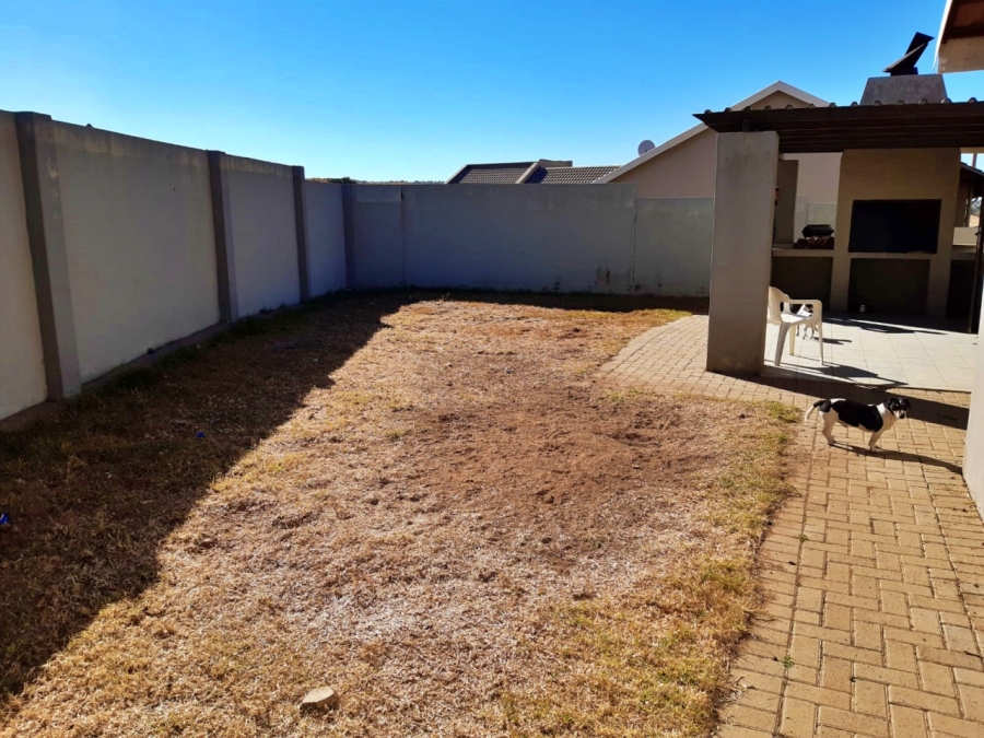 To Let 3 Bedroom Property for Rent in Hillside Free State